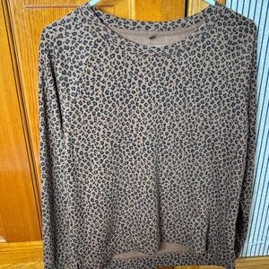 Lou & Grey Loft Leopard Print Long Sleeve Top